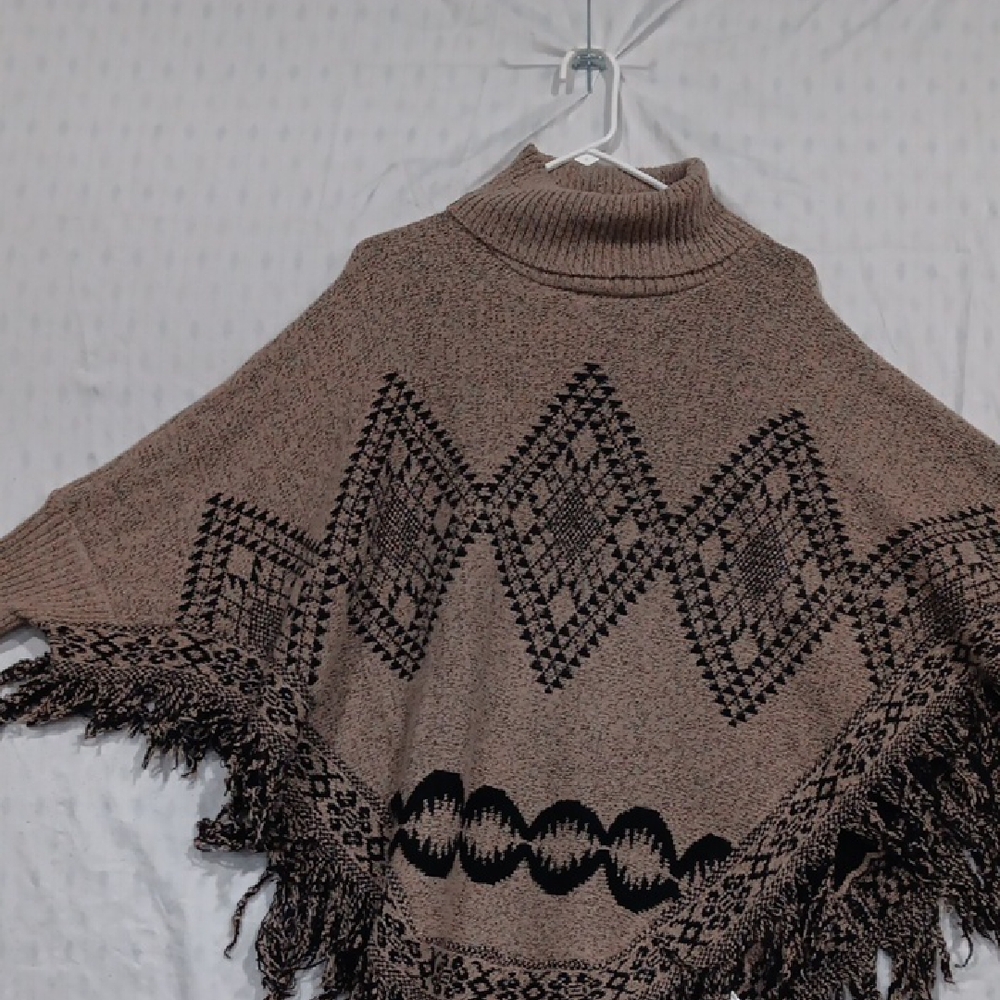 Elegant Knit Poncho with Geometric Design